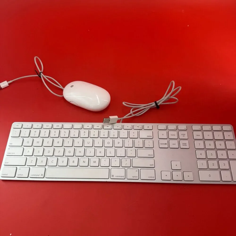 Genuine Apple Extended Keyboard w/ Numeric Keypad & USB Inputs Model A1243